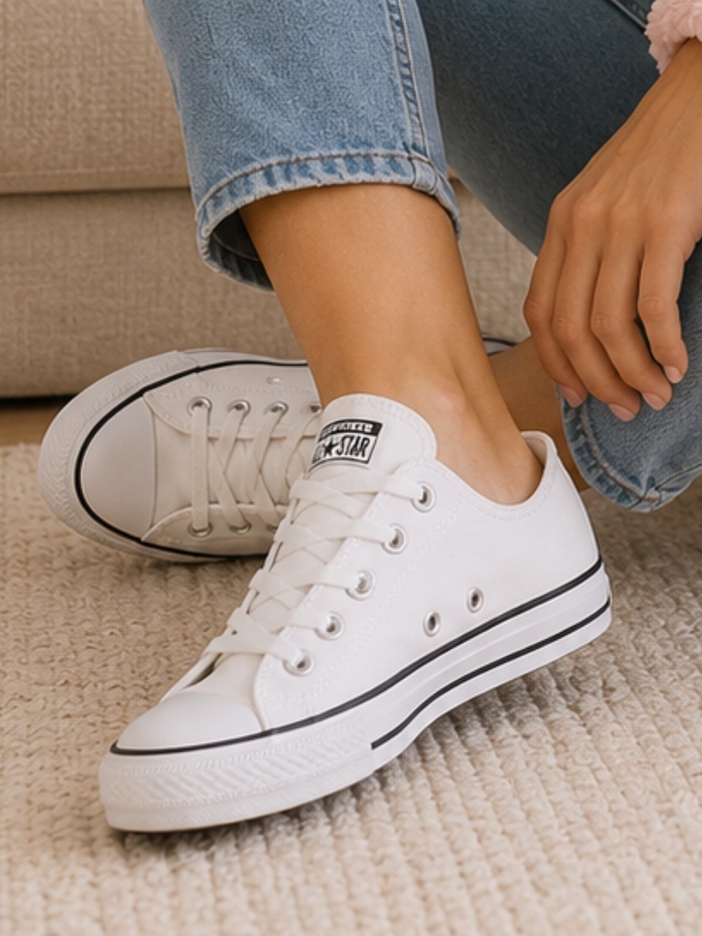 Converse White Low Top Canvas Sneakers NWT size 8 unisex